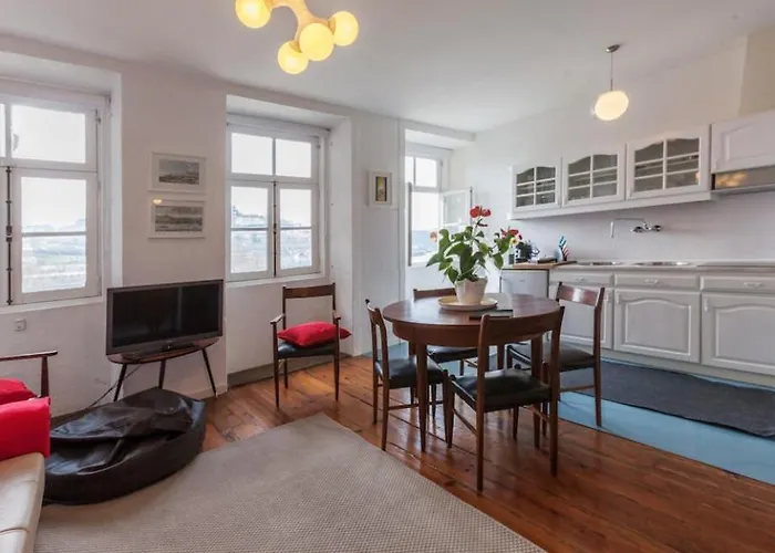 River Apartment-Magnificent Views